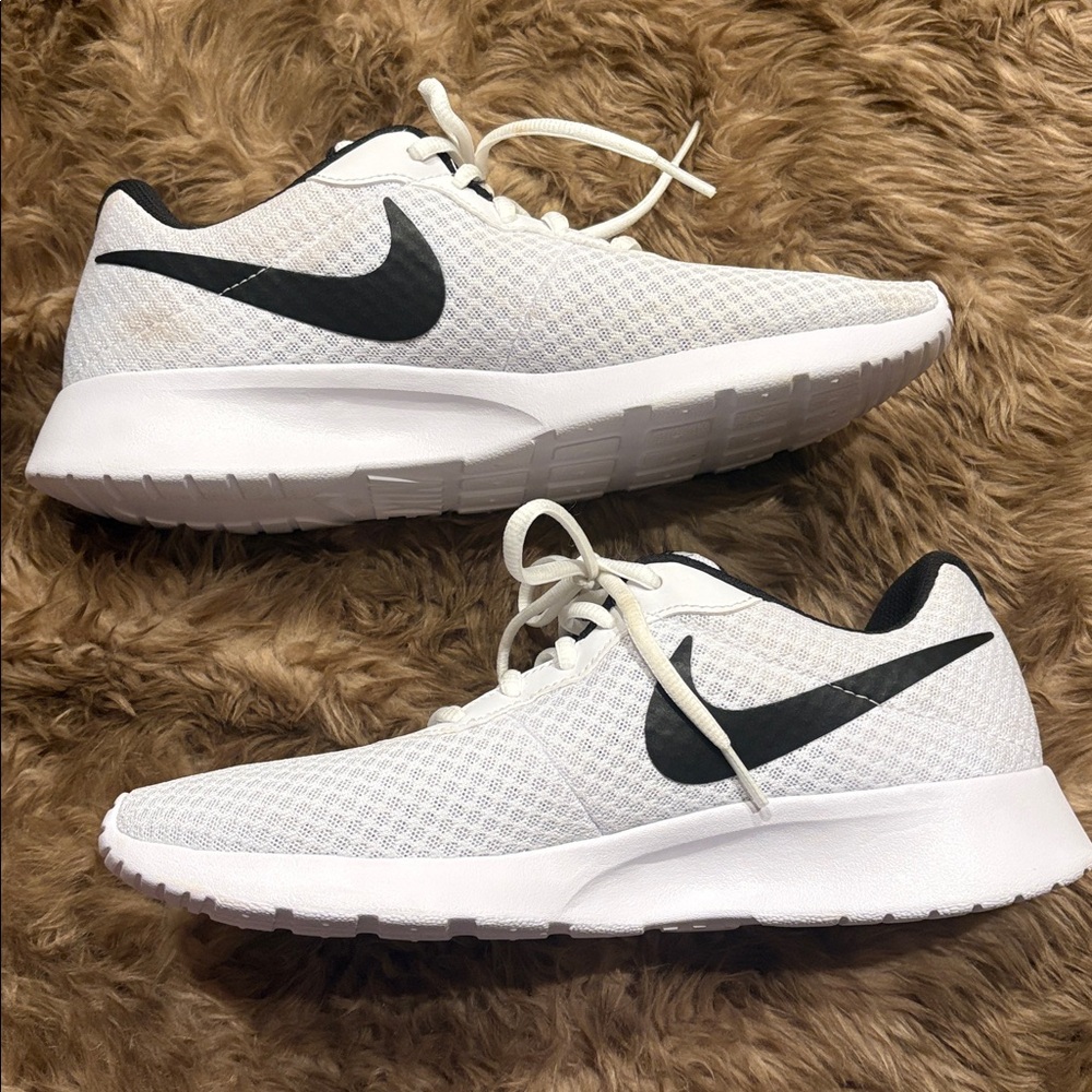 Nike Women’s Tanjun Running Shoes - Picture 6 of 9
